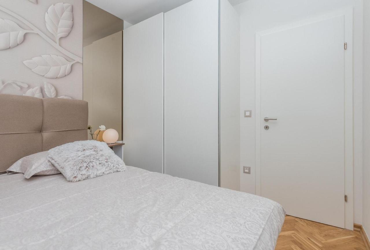 Chic Apartment Zoja Near Beach With Free Parking Makarska Exterior photo