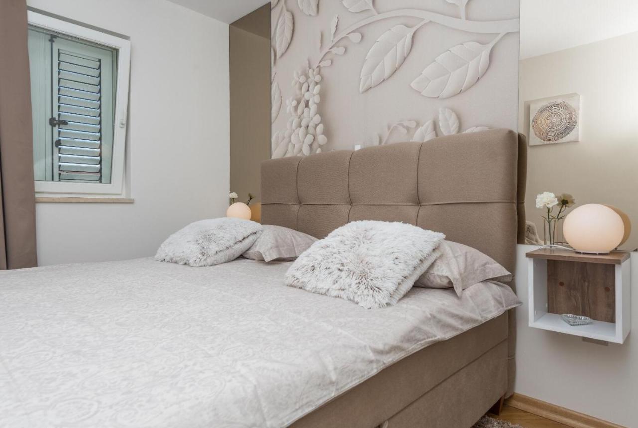 Chic Apartment Zoja Near Beach With Free Parking Makarska Exterior photo