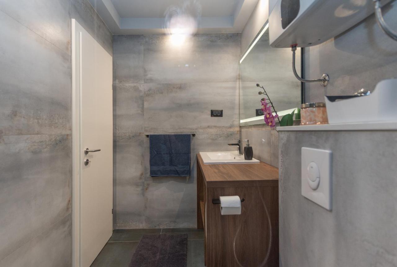 Chic Apartment Zoja Near Beach With Free Parking Makarska Exterior photo